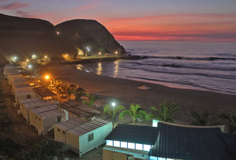 Bungalows de Villa Sur al atardecer