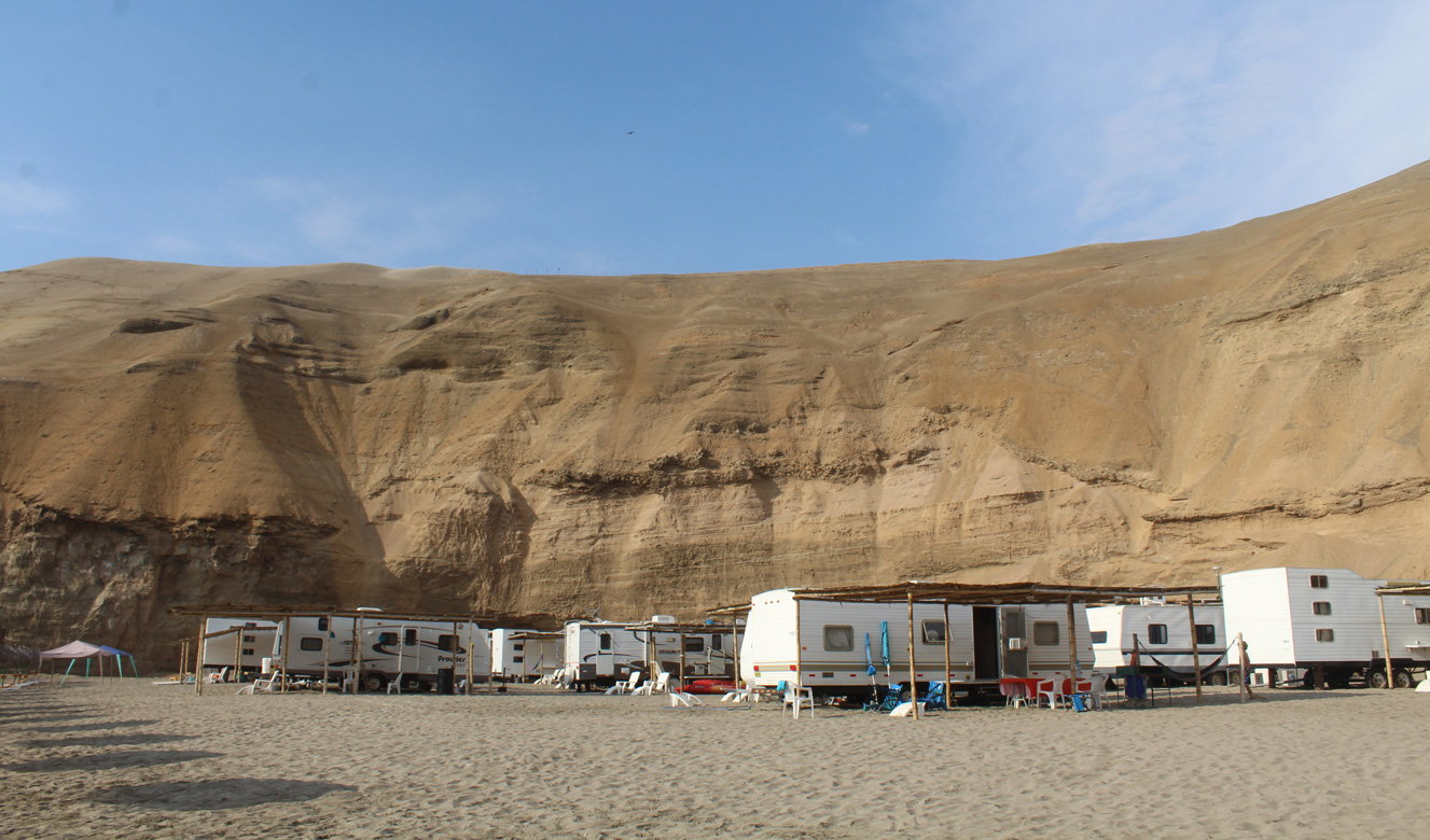 Zona de campers frente al cerro en Villa Sur